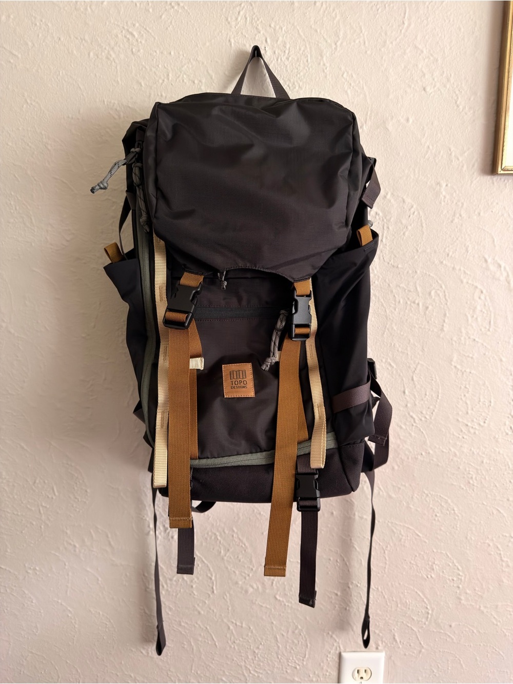 Topo Designs Rover Trail Pack - Black Neutral